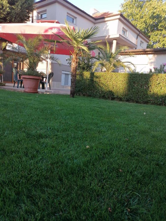 Villa Ros Guest House Svilengrad Exterior photo
