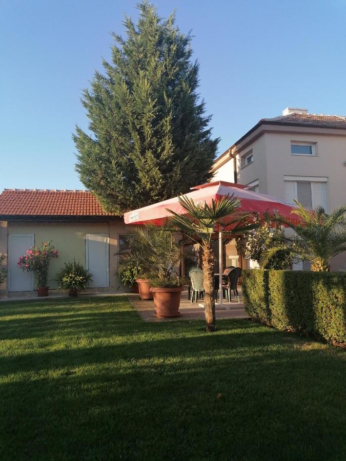 Villa Ros Guest House Svilengrad Exterior photo